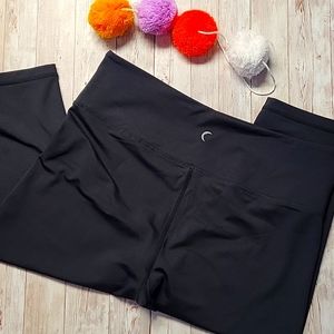 Zyia Light N Tight Black Capri 14-16